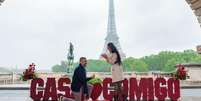 Na segunda viagem a Paris com a namorada, Ronivaldo da Costa Meireles pediu Pâmela Costa dos Santos em casamento, com vista para a Torre Eiffel. (05/05/2026)  Foto: RFI