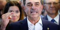 Maioria acha que Fl&aacute;vio Bolsonaro n&atilde;o deveria ter pedido dinheiro a Vorcaro para financiar o filme sobre o pai Foto: Wilton J&uacute;nior/Estad&atilde;o / Estad&atilde;o
