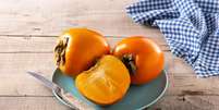 Rico em vitamina C e fibras, caqui pode trazer benef&iacute;cios que muita gente desconhece  Foto: Freepik