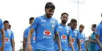 Danilo deve ganhar vaga de Wesley no time titular do Brasil &ndash;  Foto: Rafael Ribeiro e Nelson Terme / CBF / Jogada10