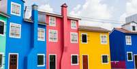 Ambientes coloridos e cheios de personalidade substituem a padroniza&ccedil;&atilde;o dos tons neutros Foto: Canva / Bons Fluidos