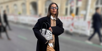 Parecem sapatilhas de bal&eacute;, mas s&atilde;o Converse: esse novo t&ecirc;nis na cor 'canjica com amendoim' &eacute; ideal para mulheres elegantes combinarem com cal&ccedil;a cotel&ecirc; no inverno. Foto: Reprodu&ccedil;&atilde;o/Instagram, @beckybonnie / Purepeople