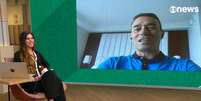 Andr&eacute;ia Sadi e Andr&eacute; Rizek na divertida intera&ccedil;&atilde;o no 'Est&uacute;dio i'  Foto: Reprodu&ccedil;&atilde;o/TV