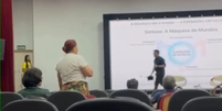 Momento em que palestrante foi exposto durante evento no Piau&iacute; repercutiu nas redes sociais  Foto: Reprodu&ccedil;&atilde;o/Redes sociais