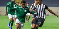 Palmeiras e Santos travaram duelo intenso na Arena Barueri, pelo Brasileir&atilde;o Sub-20 &ndash;  Foto: Fabio Menotti/Palmeiras / Jogada10