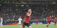 Hyeon-gyu vibra ao lado de Hwang In-beom. Os dois marcaram os gols da Coreia do Sul na vit&oacute;ria sobre a Rep&uacute;blica Tcheca - Foto: Divulga&ccedil;&atilde;o / The KFA / Jogada10