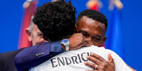'Vou ser jogador de futebol e tirar a gente dessa dificuldade': h&aacute; quase 10 anos, Endrick, hoje na Copa 2026, cravou o pr&oacute;prio destino ap&oacute;s ver o pai chorar por fome.  Foto: Getty Images / Purepeople
