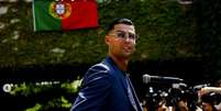 Cristiano Ronaldo atende torcedores portugueses no embarque da sele&ccedil;&atilde;o - Reprodu&ccedil;&atilde;o/Instagram Foto: Jogada10