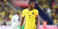 Estupinan (Equador) durante jogo contra a Ar&aacute;bia Saudita, no dia 30.05.2026. Foto: Associated Press/Alamy