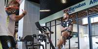 Neymar ainda realiza trabalho de fisioterapia   Foto: Nelson Terme / CBF