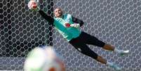 Weverton em treino da Sele&ccedil;&atilde;o Brasileira  Foto: Rafael Ribeiro/CBF