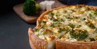 Quiche proteica de br&oacute;colis com queijo branco Foto: MariaZubareva | Shutterstock / Portal EdiCase