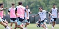 Nico González pode atuar em uma linha defensiva com cinco jogadores - Foto: Reprodução/AFA / Jogada10
