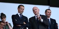 Aleksander Ceferin ao lado de Gianni Infantino, presidente da FIFA   Foto: Stu Forster/Getty Images / Esporte News Mundo