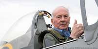 Em 2017, Broch voltou a voar aos 95 anos, pilotando um monomotor brit&acirc;nico usado pelos ent&atilde;o inimigos dos alem&atilde;es  Foto: DW / Deutsche Welle