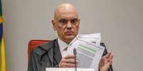 Alexandre de Moraes d&aacute; 24h para defesa de Bolsonaro se manifestar sobre arma  Foto: Valter Campanato/Ag&ecirc;ncia Brasil / Estad&atilde;o