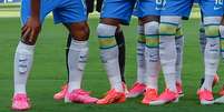 Chuteiras dos jogadores Seleção Brasileira (Fotos: Rafael Ribeiro e Nelson Terme/CBF/Reprodução/Instagram) Foto: Elas no Tapete Vermelho