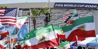 Iranianos protestam em Los Angeles antes da estreia da sele&ccedil;&atilde;o na Copa do Mundo &ndash;  Foto: Reprodu&ccedil;&atilde;o / Jogada10