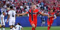 Erling Haaland marcou dois gols na vit&oacute;ria por 4 a 1 contra o Iraque.  Foto: Justin Setterfield/ Getty Images