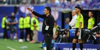 O t&eacute;cnico do Ir&atilde;, Amir Ghalenoei, reage durante o jogo contra Nova Zel&acirc;ndia no Los Angeles Stadium, Inglewood, Calif&oacute;rnia, EUA,15 de junho de 2026  Foto: REUTERS/Daniel Cole