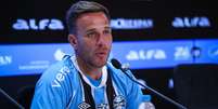 Gr&ecirc;mio explica motivo da sa&iacute;da de Arthur e refor&ccedil;a portas abertas para retorno Foto: Lucas Uebel / Gr&ecirc;mio FBPA / Esporte News Mundo