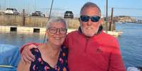 Jane e Alan Kelvey tiveram um incidente com um navio de guerra russo no Canal da Mancha  Foto: Jane e Alan Kelvey / BBC News Brasil