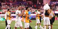 Jogadores do Irã após empate em 2 a 2 contra a Nova Zelândia, pelo grupo G da Copa do Mundo   Foto: Dean Mouhtaropoulos/Getty Images / Esporte News Mundo