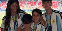 Antonela Rocuzzo e seus três filhos com Messi  Foto: Reprodução | Instagram
