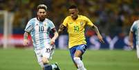 Neymar e Messi em jogo do Brasil contra a Argentina  Foto: Lucas Figueiredo/CBF