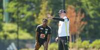 Endrick e Carlo Ancelotti em sess&atilde;o de treino da Sele&ccedil;&atilde;o Brasileira nesta quarta-feira, 17  Foto: Rafael Ribeiro / CBF, Nelson Terme / CBF