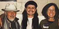 O cantor Oliver Tree com os pais  Foto: Reprodu&ccedil;&atilde;o/Instagram