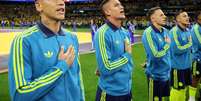 Jogadores da Col&ocirc;mbia cantam o hino nacional.  Foto: Hector Vivas - FIFA/FIFA via Getty Images