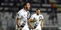 Pottker &eacute; titular da Ponte Preta - Foto: Marcos Ribolli / PontePress / Jogada10