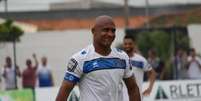 Ex-atacante teve passagens por equipes como Tubar&atilde;o, Santa Cruz, Athletico-PR e Atl&eacute;tico-GO - Foto: Comunica&ccedil;&atilde;o/CA Tubar&atilde;o / Jogada10