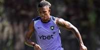 Danilo, do Botafogo, entrou na mira da Roma, da It&aacute;lia - Foto: Rafael Ribeiro / CBF / Jogada10