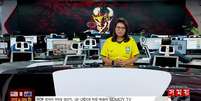 Jornalistas de Bangladesh usam camisa do Brasil na televis&atilde;o  Foto: Reprodu&ccedil;&atilde;o/Somoy TV
