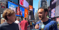 Davi Lucca é abordado por influenciador pelas ruas de NY  Foto: Reprodução/Instagram