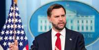 "N&atilde;o temos nenhuma evid&ecirc;ncia de que os iranianos estejam fechando o estreito de Ormuz", afirmou o vice-presidente americano JD Vance neste s&aacute;bado (20/9)  Foto: Reuters / BBC News Brasil