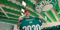 Palmeiras acertou a renova&ccedil;&atilde;o de contrato com o lateral-direito Giay at&eacute; 2030 - Foto: Cesar Greco/Palmeiras / Jogada10