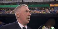 Carlo Ancelotti canta hino do Brasil antes de partida contra o Haiti  Foto: Reprodução/TV globo