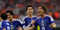Sele&ccedil;&atilde;o Japonesa comemorando o gol de Koji Ogawa na estreia da Copa. Foto: Associated Press / Alamy