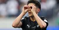Elijah Just comemora primeiro gol feito contra o Irã -   Foto: Harry How/Getty Images / Esporte News Mundo
