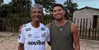 Adonis Fr&iacute;as reencontrou amigos do futebol na cidade de Florencio Varela - Foto: Reprodu&ccedil;&atilde;o redes sociais / Jogada10