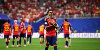 Yamal faz comemoração "304" em referência ao bairro em que cresceu na Catalunha.  Foto: Quality Sport Images/ Getty Images