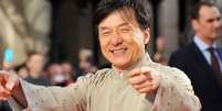 Jackie Chan, aos 71 anos, sobre cenas de ação: 'Não existe mais preparação física. Está tudo no coração, na alma, é memória muscular'. Foto: Getty Images / Purepeople