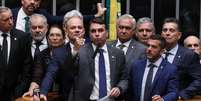 Senador Flávio Bolsonaro discursa pedindo CPMI do Banco Master durante Sessão do Congresso Nacional para analisar vetos parciais à Lei de Diretrizes Orçamentárias (LDO) de 2026.  Foto: © Lula Marques/Agência Brasil / RFI