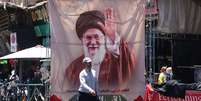 Cartaz com a imagem de Ali Khamenei em Teer&atilde;  Foto: ANSA / Ansa - Brasil