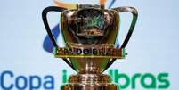 Foto: Divulgação/CBF - Legenda: Troféu da Copa do Brasil é um dos mais cobiçados do país / Jogada10