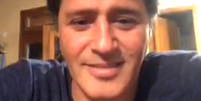 Em última entrevista, ex-paquito Robson Barros refletiu sobre fama: 'Acaba para todos'  Foto: Reprodução/YouTube Andréa Sorvetão