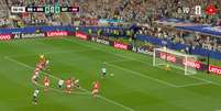 Pênalti perdido por Lionel Messi aos 8 minutos do primeiro tempo do jogo contra a Áustria  Foto: Reprodução/CazéTV